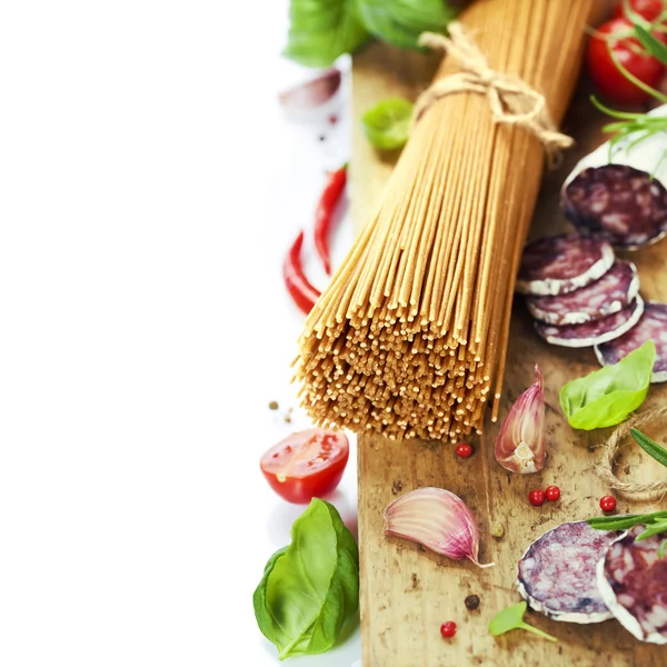 Whole wheat spaghetti — Stock Photo, Image