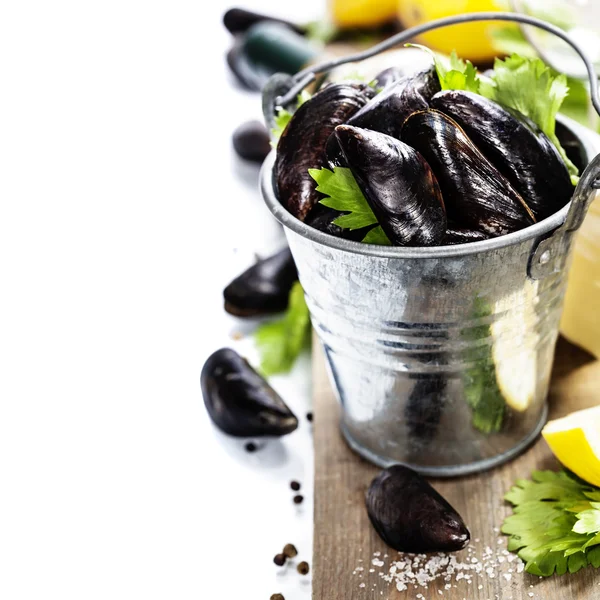 Fresh mussels ready for cooking — Stock Photo, Image