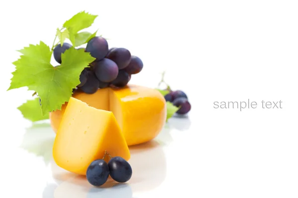 Виноград і сир — стокове фото