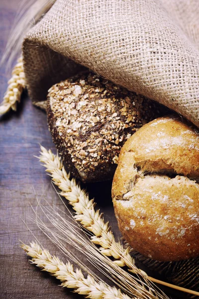 Frisch gebackenes Brot — Stockfoto