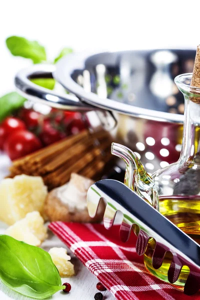 Preparing spaghetti — Stock Photo, Image