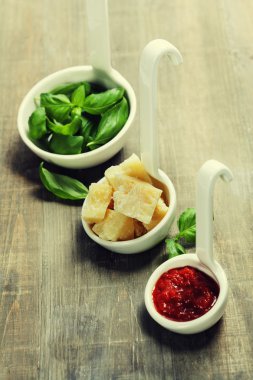 İtalyan yemek pişirmek için malzemeler