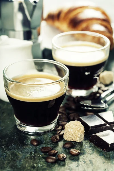 Kaffee mit Croissants — Stockfoto