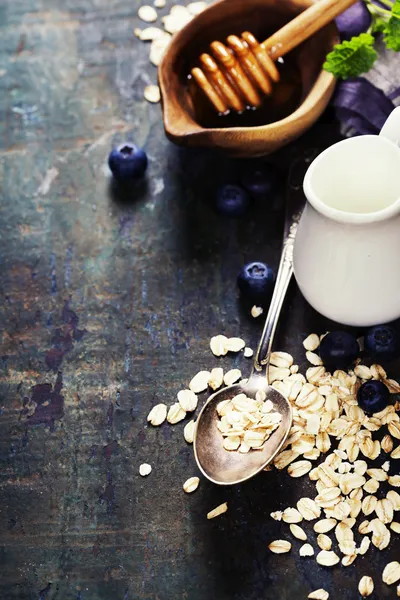 Desayuno con avena y bayas — Foto de Stock