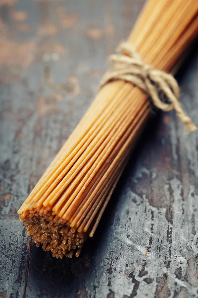 Спагетті цільна пшениця — стокове фото