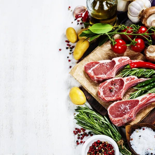 Raw lamb cutlets — Stock Photo, Image