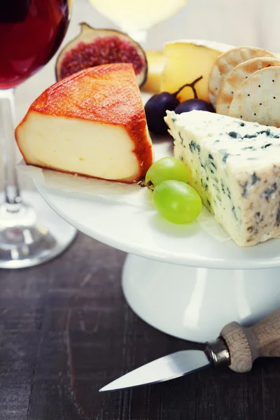 Assiette de vin et fromage — Photo