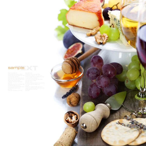 Prato de vinho e queijo — Fotografia de Stock
