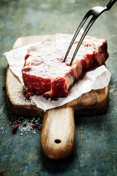 Bistecca di manzo cruda — Foto Stock