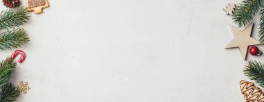 Şeker ve şenlikli dekorasyon ile Noel çerezleri, düz yatıyordu