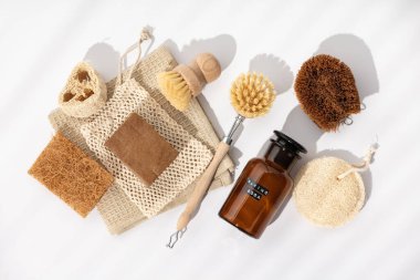 Çevre dostu doğal temizlik araçları ve ürünleri, sıfır atık konsepti. Plastiksiz. Düz yatış, üst görünüm