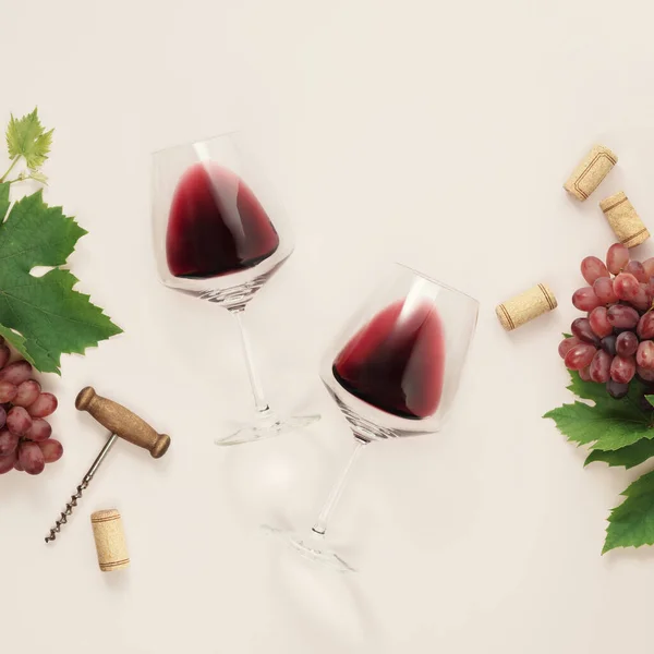 Plat Couche Vin Rouge Dans Des Verres Branche Vigne Raisin — Photo