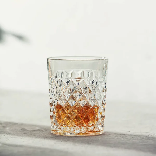 Whisky Avec Glace Proximité Fond Pierre Grise — Photo