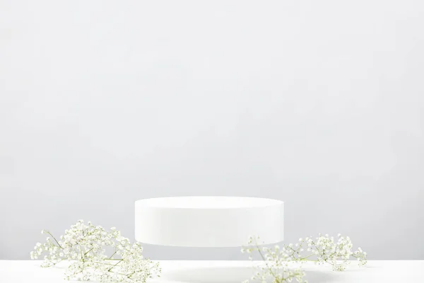 Flying Empty White Podium White Gypsophila Flowers Grey Background Mock — Fotografia de Stock