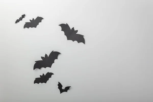 Halloween Decoratie Concept Zwart Papier Vleermuizen Witte Achtergrond Kopieer Ruimte — Stockfoto