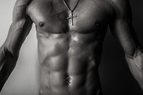 Torso de hombres de belleza. Cuerpo desnudo. Aislado en negro . — Foto de Stock