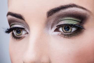 kadın gözü ile güzel makyaj