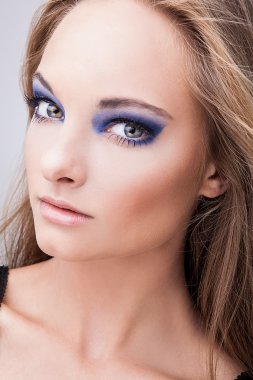 bir kadının yüz güzelliği doğal sağlık