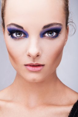 bir kadının yüz güzelliği doğal sağlık