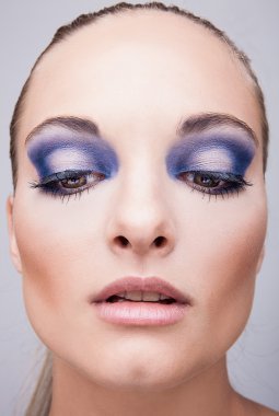 bir kadının yüz güzelliği doğal sağlık