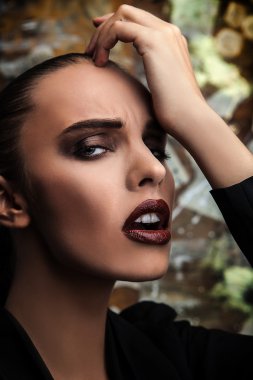 güzel kadının dramatik portre. Vogue stilini fotoğraf.