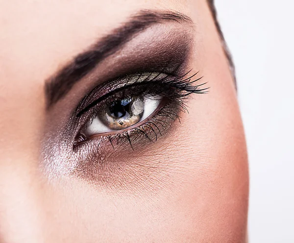 Woman eye with beautiful makeup — Stock Photo, Image