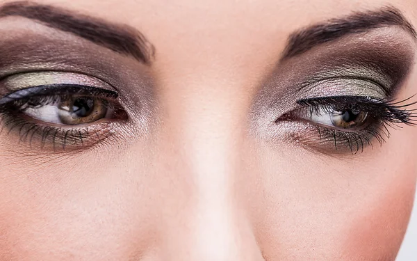 美しい化粧と女性の目 — ストック写真