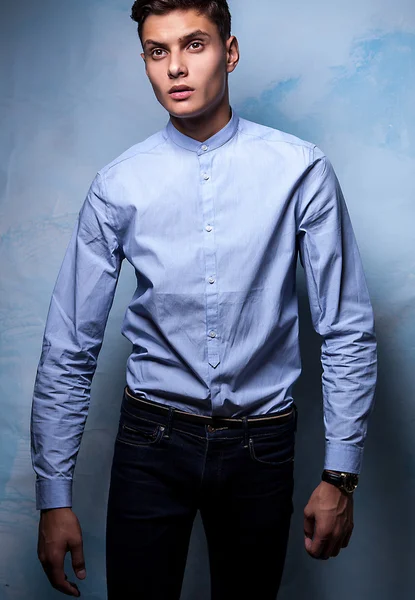 Elegant young handsome man on grunge background. Studio fashion portrait. — Stock Photo, Image