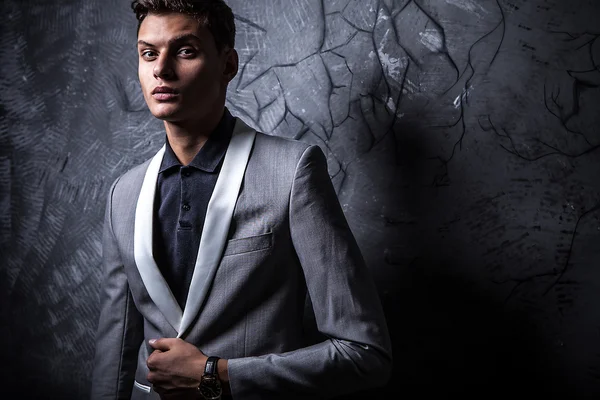 Elegant young handsome man. Studio fashion portrait. — Stock Photo, Image