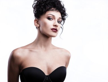 Seksi esmer kadın portresi