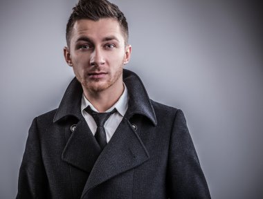 zarif genç yakışıklı adam