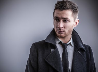 zarif genç yakışıklı adam