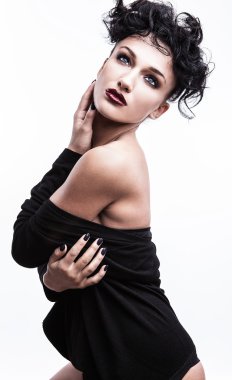 Seksi esmer kadın portresi