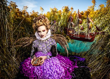 şehvetli kız sonbahar simgeleyen dramatize görüntüsü