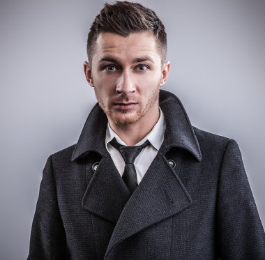 zarif genç yakışıklı adam