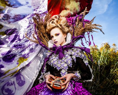 şehvetli kız sonbahar simgeleyen dramatize görüntüsü