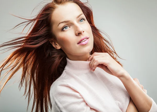 Jovem ruiva bonita — Fotografia de Stock