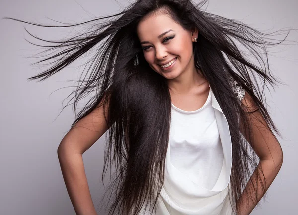 Beautiful woman posing in studio — Stock Photo, Image