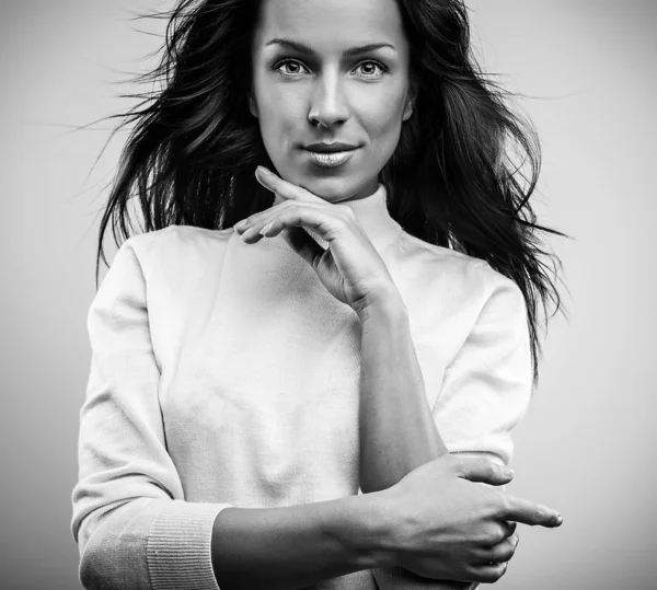 Black and white portrait of a beautiful woman — Stock Photo, Image