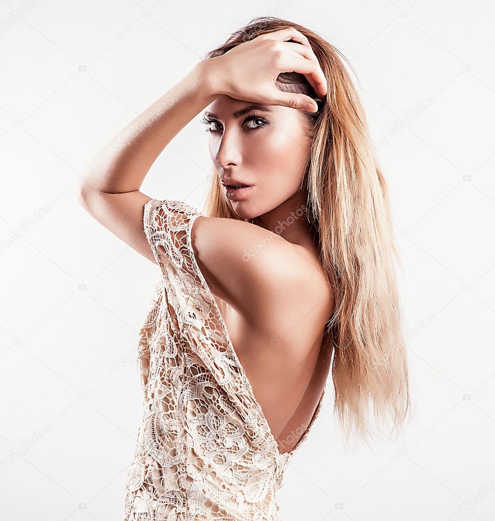 スタジオで若い官能的なモデルの女の子ポーズ ストック写真 C Innervision