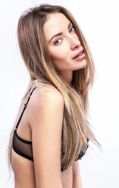 Jonge sensuele model vrouw pose in studio. — Stockfoto