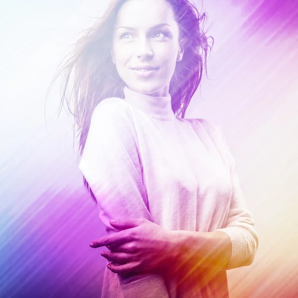 Hermosa mujer de moda. Color cara pop arte foto tonificado rosa . — Foto de Stock