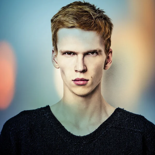 Elegáns vörös hajú csinos fiatalember. színes digital festett kép portréja férfi arca. — Stock Fotó