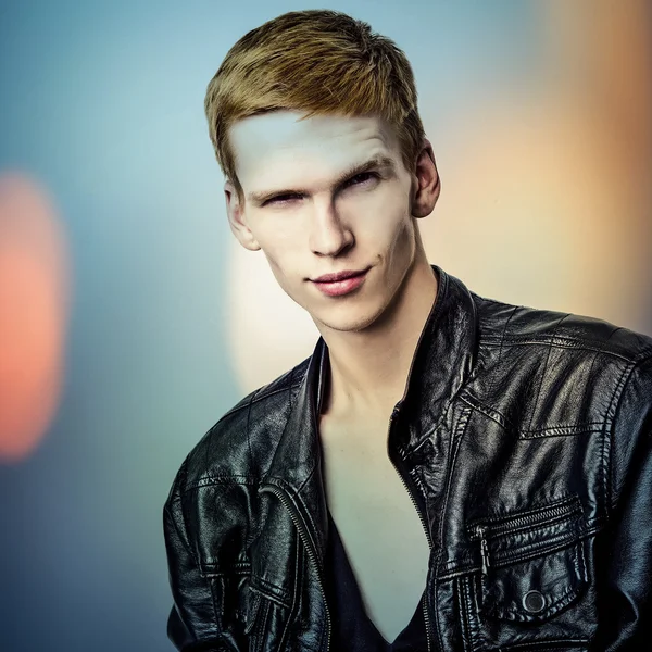 Elegáns vörös hajú csinos fiatalember. színes digital festett kép portréja férfi arca. — Stock Fotó