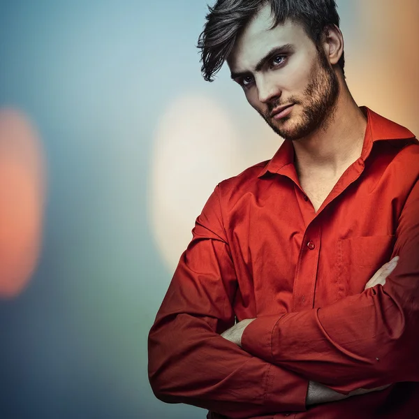 Elegante jovem homem bonito.. Retrato de imagem pintado digital multicolorido de homens rosto . — Fotografia de Stock