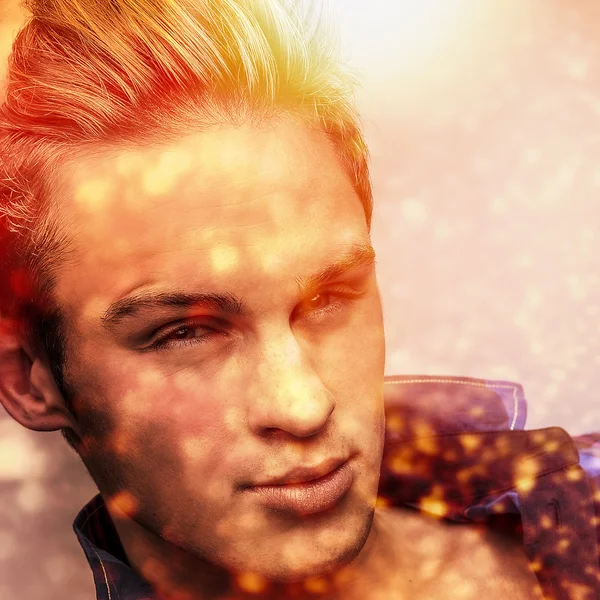 Многоцветный цифровой портрет элегантного молодого красивого мужчины . — стоковое фото