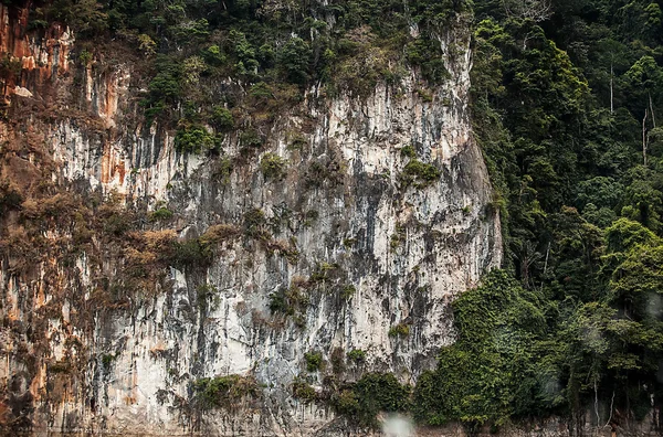 Acantilado en Tailandia como fondo . —  Fotos de Stock