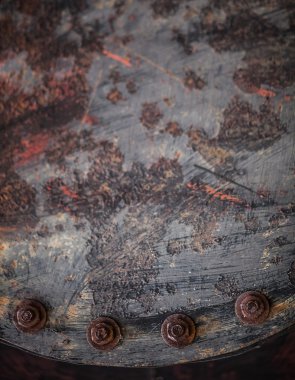 eski bir kaba Tüp bağlantı flanşı üzerinde sekiz civata ile yakından görmek