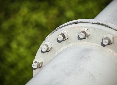Endüstriyel metal boru hattı ortak birçok vida ve cıvata
