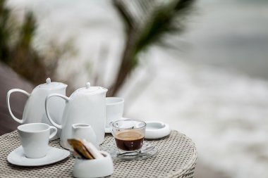 bir tablo bir kahve Café